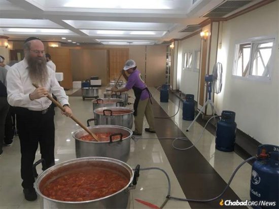 Le rabbin Nechemya Wilhelm, qui dirige depuis 24 ans le centre du voyageur Chabad à Bangkok avec son épouse Nechami, reste émerveillé par l'expérience du Seder en communauté.