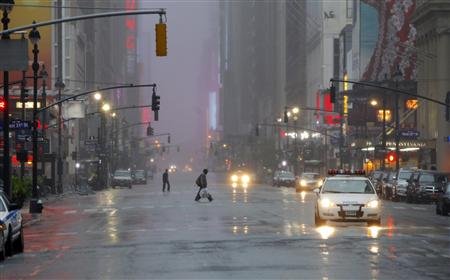 L'ouragan Irene faiblit et dépasse New York, 12 morts aux Etats-Unis