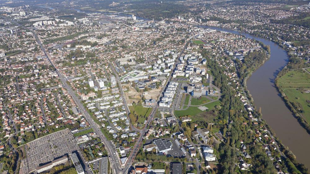 Essonne attaque contre une école à la voiture bélier