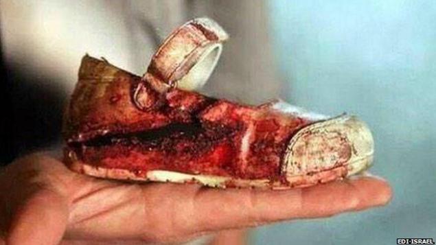 Photo d'une chaussure d'un bébé israélien tué par une roquette