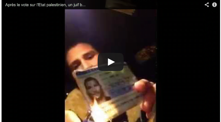 Après le vote de la France pour la reconnaissance d'un état palestinien , il brûle sa carte d'identité
