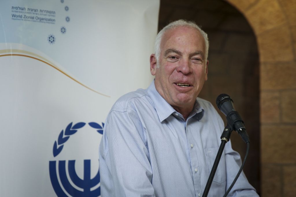Le ministre des logements d'Israël Uri Ariel proteste