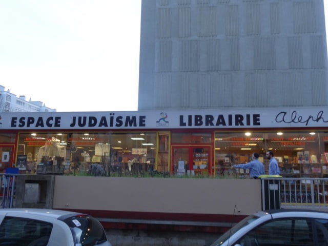 Lyon A coup de marteau il brise la vitrine