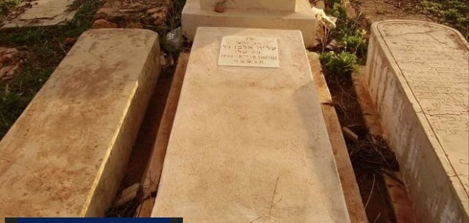 Maroc Bejaâd,cimetiere-juif-incendié
