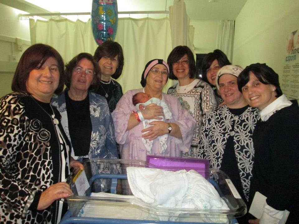 elle a 65 ans elle vient d'avoir son premier enfant