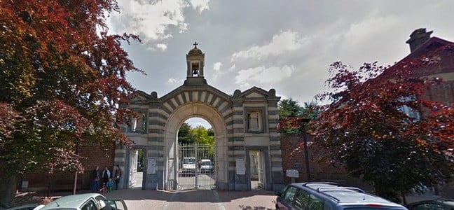 Tombes profanées dans le cimetière juif à Lille