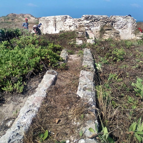 Un site archéologie byzantin redécouvert grâce au débroussaillage effectué par des jeunes