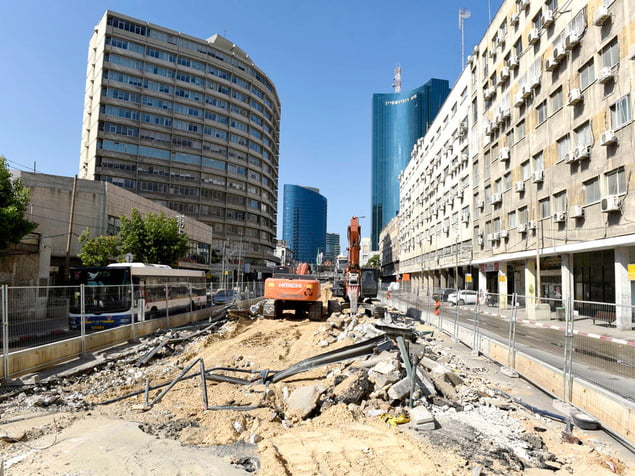 Tram à Tel-Aviv : les travaux avancent, les bouchons et la poussière aussi !
