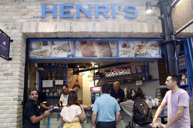 Tel-Aviv : Après le tollé provoqué, le marché Sharona annule l’amende donnée au café Henri’s