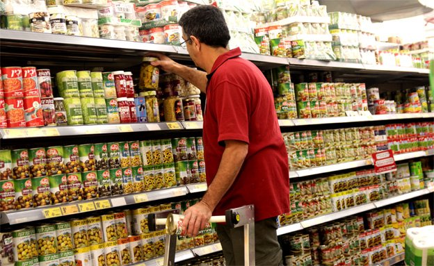 Les consommateurs israéliens dépensent moins et sont moins inquiets