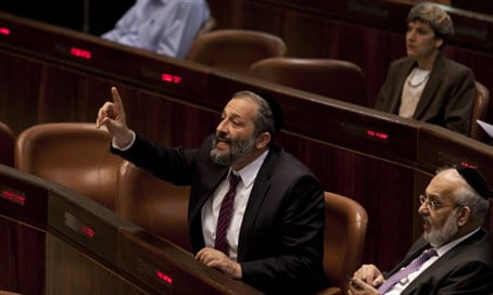 Le ministre Deri en colère après la profanation du Shabbat à Tel-Aviv