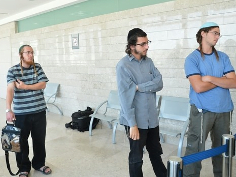Nouvelles mesures contre les jeunes des collines
