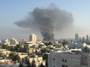 Incendie dans un entrepôt des bus Dan à Ramat Gan