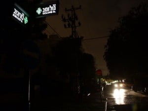 Israël : deuxième jour sans électricité pour 8000 foyers