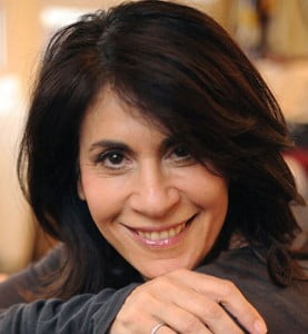Arouna Lipschitz la voie de l'amoureux , juive descendante d'une ligné de hassidisme elle fait son propre parcours afin de connaître les réponses en dehors du dogme familial 