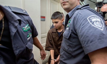 Le terroriste palestinien de 13 ans se plaint d’être harcelé en prison