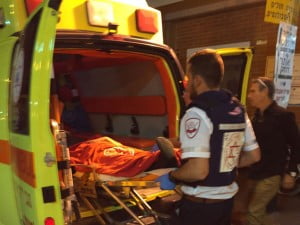 Attaque au couteau à Kyriat Gat : Quatre personnes blessées, le terroriste arrêté