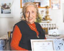 A 99 ans, elle donne ses cheveux à des patientes atteinte d’un cancer