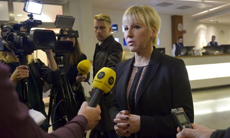 La ministre des affaires étrangères suédoise suggère qu'Israël est à l’origine des attaques de Paris