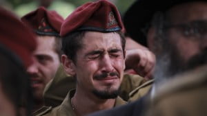 Soldats de l'unité Golani pendant l'enterrement d'un de leur camarade