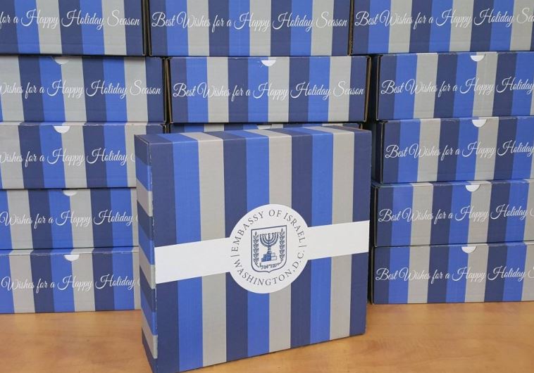 L’ambassadeur d’Israël aux Etats-Unis envoie en cadeau de fêtes des produits faits en Judée Samarie