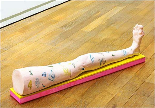 Sarah Tritz, « Diabolo mâche un chewing-gum sous la pluie et pense au cul », Fondation d’Entreprise Ricard, Paris, du 24 novembre2015 au 9 janvier 2016.