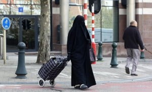 Femme portant le niqab