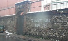 Le mur de la synagogue d’Istanbul tagué de graffitis antisémites