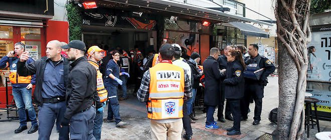 même scènes qu'a Paris fusillade dans un bar à Tel Aviv israel