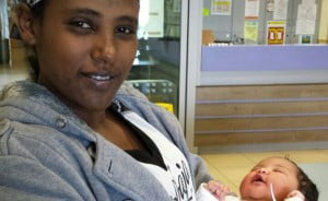 Mazal Tov! Le premier bébé de l’année 2016 est une fille