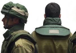 Tsahal distribue des protège-nuques/cous aux soldats