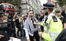 La police britannique intervient pour stopper des activistes anti israéliens