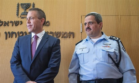 Le Ministre de la sécurité veut plus de policiers arabes