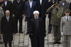 Le président iranien reçoit les honneurs militaires aux Invalides 