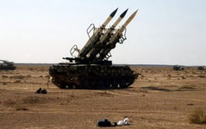 Les militants apprenent à fabriquer des armes de guerre