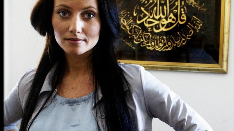 La première mosquée dirigée par des femmes ouvre ses portes au ... francais.rt.com790 × 444Search by image La fondatrice de la mosquée, Sherin Khankan, est une figure médiatique bien connue