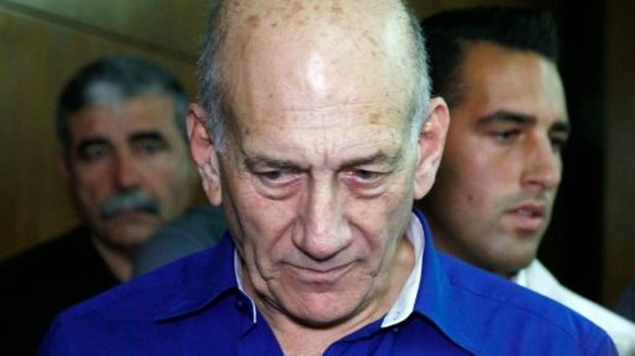 Israël: l'ex-Premier ministre Olmert écope d'un mois de prison supplémentaire