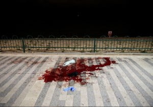 Terreur à Jaffa : 1 mort et 10 blessés dans une attaque sanglante au couteau