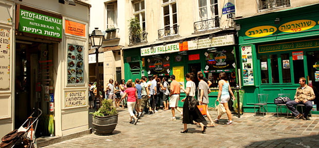 L'extravagante rue des Rosiers