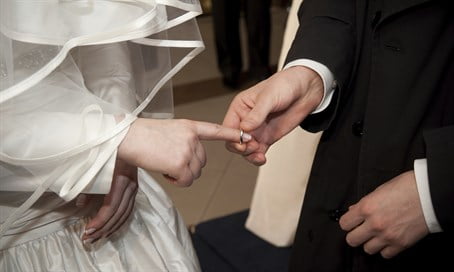 Scandale au rabbinat de Haïfa après refus d’inscrire des mariages