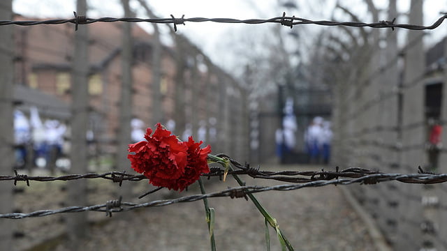 Cérémonie à Yad VaShem : L’antisémitisme et les mensonges ne sont pas morts