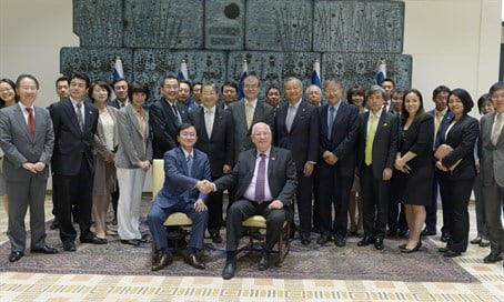 Les dirigeants japonais apprennent la clef du succès israélien : la Houtzpa