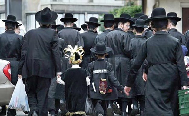 Les inspecteurs des impôts vêtus en ultra-orthodoxes lors de contrôles à Bnei Brak