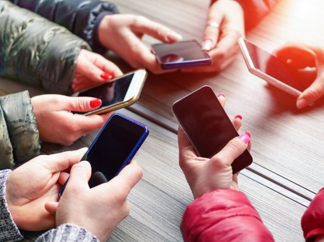 Nouveau dans un lycée de Tel-Aviv; une filière de réparation de smartphones