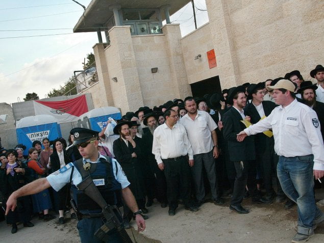 L’église orthodoxe grecque de Jérusalem poursuit en justice l’Etat d’Israël