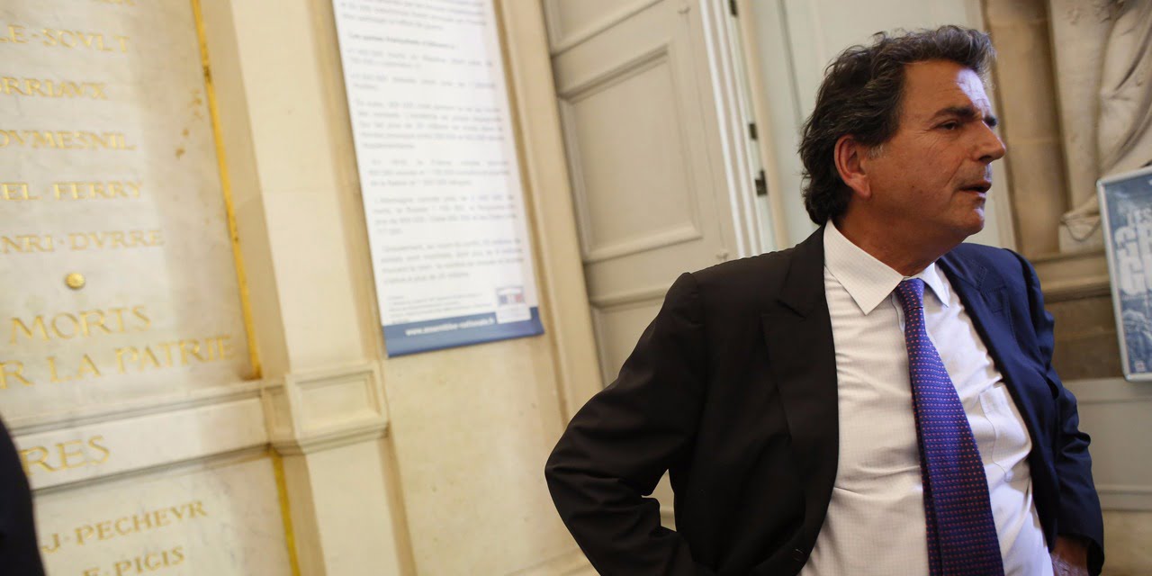 le-depute-lr-pierre-lellouche-lance-une-proposition-de-resolution-visant-la-destitution-de-hollande