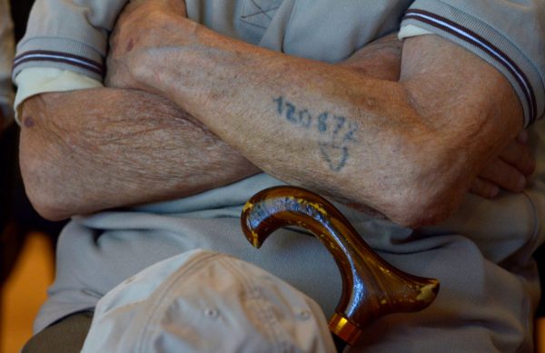 Des survivants de la Shoah escroqués