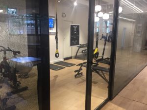 Les membres ont accès à la salle de sport quand ils le désirent.