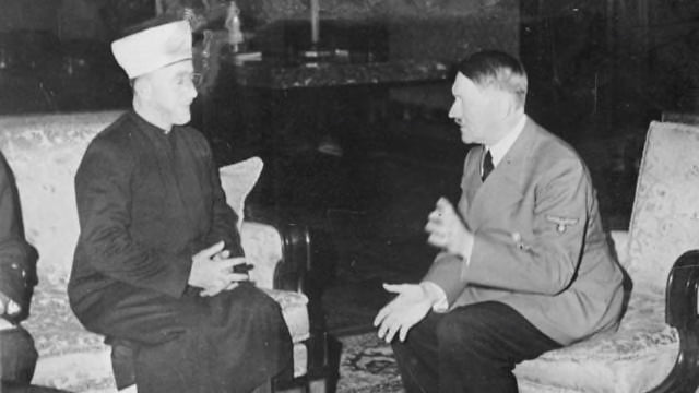 Mufti de Jerusalem avec Hitler dans un camp en Allemagne 