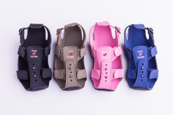 Ces sandales peuvent être agrandies au fur et à mesure que la pointure d’un enfant change.